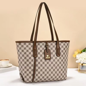 Tragetasche mit Z-Muster in Braun und Beige sowie schmalen Schultergurten