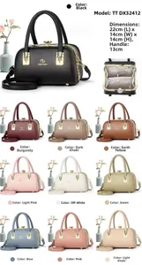Vue détaillée de sacs Boston multicolores avec strass et finitions dorées