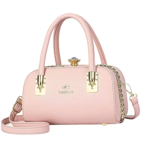Sac Boston rose avec strass, bandoulière amovible et détails de chaîne dorée