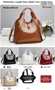 Détails du grand sac à main motif crocodile avec dimensions 30x11x26cm et cinq coloris