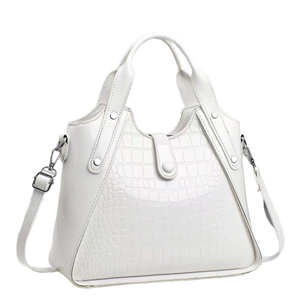 Sac à main blanc en similicuir avec texture crocodile et détails en métal argenté
