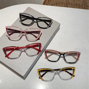 Cinque paia di occhiali cat-eye anti luce blu in vari colori vivaci alla moda