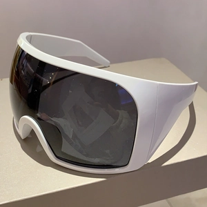 Détails de lunettes de sport futuristes blanches Y2K avec lentilles enveloppantes