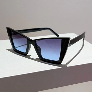 Fashion cat eye sunglasses with black geometric frame and blue-purple gradient lenses