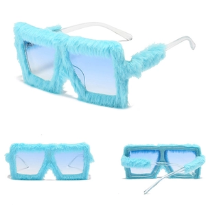 Lunettes de soleil carrées oversize en fourrure bleu clair avec verres dégradés bleus