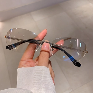 Lunettes de soleil ovales sans monture Y2K avec verres gris dégradés et pont en métal