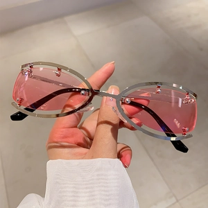 Lunettes de soleil ovales Y2K sans monture avec cadre argenté et verres roses