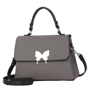 Borsa a mano in tessuto grigio con finiture in pelle nera e chiusura a farfalla d'argento