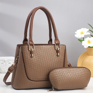 Ensemble de sacs à main à texture tissée avec bandoulière et pochette assortie
