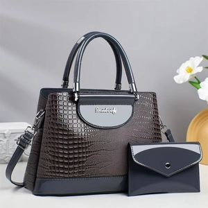 Sac à main bleu-gris foncé avec relief crocodile et son portefeuille assorti