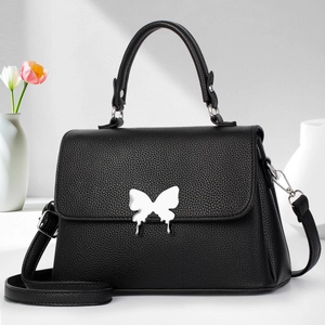 Elegante schwarze Handtasche aus Leder mit silbernem Schmetterlingsverschluss