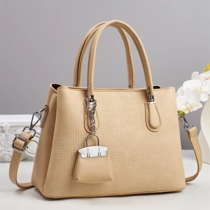 Sac à main bandoulière abricot élégant avec texture tissée et mini pochette assortie