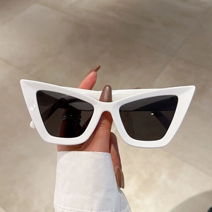 Retro Cat Eye Sunglasses For Women Vintage Large Frame UV400 Protection PC Plastic Fashion Trendy Shades Eyewear