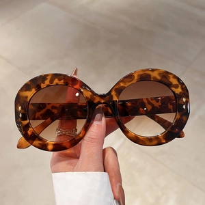 Retro oversized round sunglasses with leopard tortoiseshell frames and brown lenses