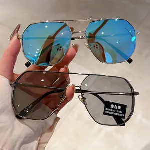 Detailed macro view showing photochromic lenses and sturdy metal frames of model DYD 5087