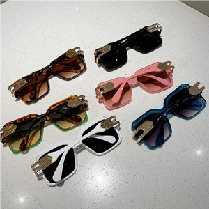 Harajuku square frame sunglasses set with six vintage colors and golden metal details