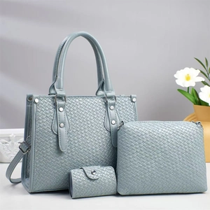 Ensemble de 3 sacs cabas bleu clair avec texture tressée incluant pochette et portefeuille