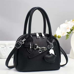 Sac À Main Coquille Cuir PU Motif Litchi Pendentif Coeur Sac Bandoulière Pour Femme Mode Navette Matériel Argent