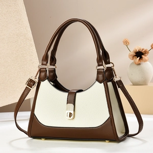 Sac sous le bras rétro bicolore beige et marron avec fermoir doré et cuir élégant