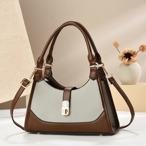 Sac à main tendance bicolore gris et marron avec fermoir doré et bandoulière
