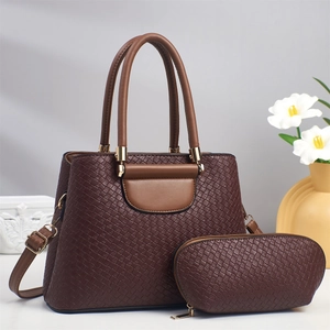 Ensemble sac à main et pochette en cuir tressé marron avec détails dorés et tulipes