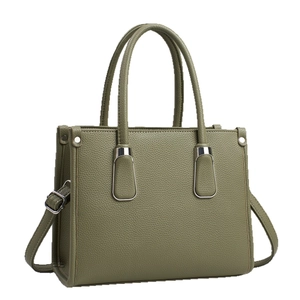 Sac à main en cuir vert olive à texture litchi avec bandoulière et détails argentés