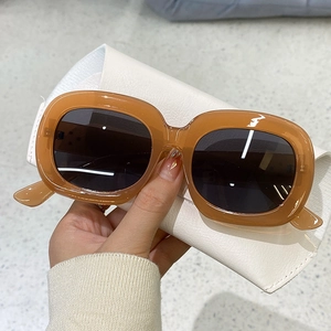 Lunettes de Soleil Femme Vintage Ovale Monture Épaisse Protection UV400 Mode Rétro Style Ins Pour Voyage Plage Fête