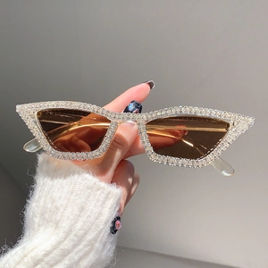 Cat Eye Sunglasses With Rhinestones UV400 Protection PC Frame Fashion Retro Eyewear For Women Party