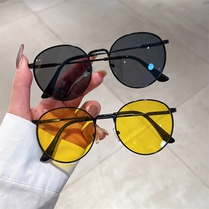 Vintage Round Sunglasses Metal Frame UV400 Protection Retro Fashion Eyewear For Men And Women Outdoor Travel