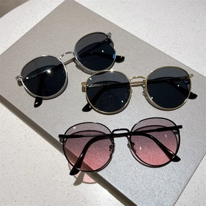Retro square ocean lens sunglasses with slim metal frames in three stylish colors