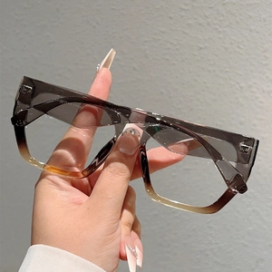 Detail of square oversized frames with dual-layered design and grey amber gradient finish