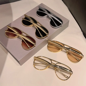 Detailed display of vintage aviator sunglasses in five colors with metal double bridges