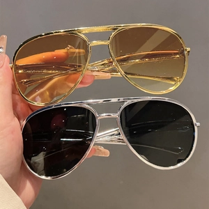 Classic pilot aviator sunglasses with double bridge metal frames in gold and silver colors