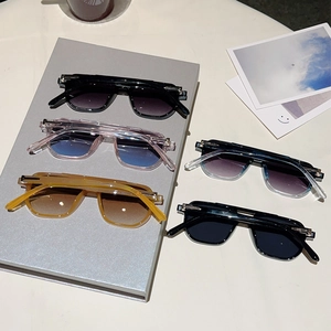 Lunettes de soleil rétro à double pont en plusieurs couleurs, ambre et bleu dégradé
