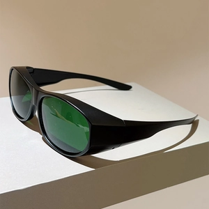 Lunettes de soleil cyclisme pour hommes et femmes avec monture noire et verres verts
