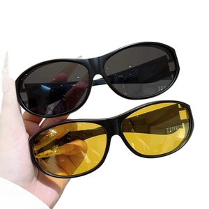 Lot de lunettes de cyclisme à monture noire avec verres teintés noirs et jaunes