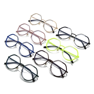 Lot de sept montures de lunettes polygonales vintage en métal aux couleurs tendance pour adultes