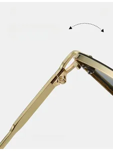 Gros plan sur la charnière en métal doré durable des lunettes de soleil triangulaires