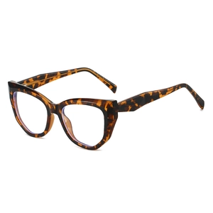 Fashionable TR90 cat-eye blue light blocking glasses in tortoise pattern for women