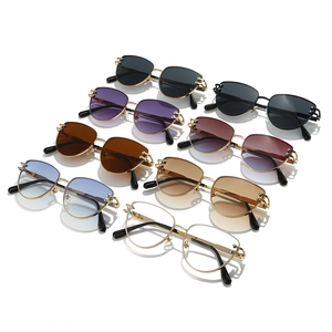 Lot de lunettes de soleil triangulaires multicolores avec montures en métal doré élégantes