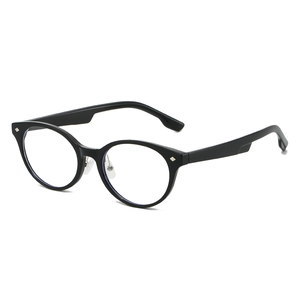 Lunettes rondes TR90 noires anti-lumière bleue avec rivets métalliques rétro chics