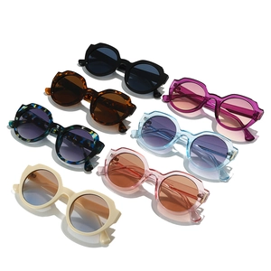 Fashionable round frame sunglasses in multiple colors and gradient lenses set