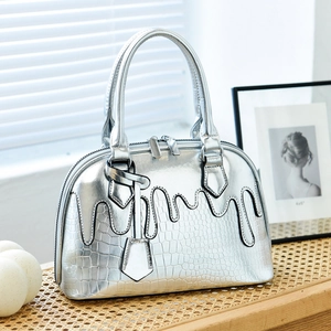 Borsa a mano argento stile macaron con design a goccia di metallo e trama litchi