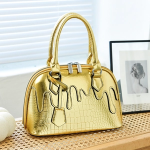 Borsa a mano macaron oro metallizzato con trama lychee e design capiente alla moda