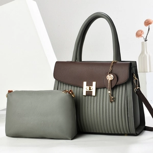 Ensemble de sacs à main deux pièces avec rabat marron et corps plissé vert élégant