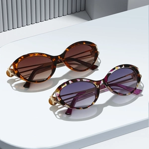 2025 Cat eye sunglasses with hollow metal temples and chic tortoise shell frames