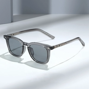 Mode Quadratische Sonnenbrille TR90 Rahmen UV400 Schutz Vintage Nieten Detail Trendige Brillen Für Damen Und Herren