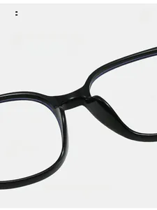 Detail of comfortable integrated nose pads on black square anti-blue light glasses frames