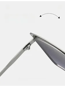 Détail de la charnière en métal argenté et de la vis sur ces lunettes de soleil tendance