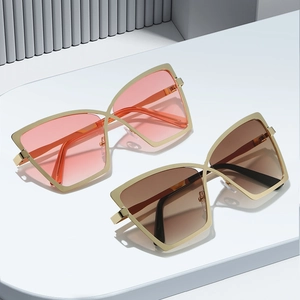 Lunettes de soleil rétro oversize avec montures dorées et verres dégradés tendance